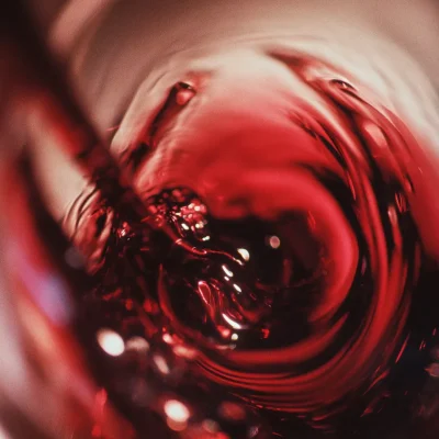 jkarppa 60873 redwine moving in glass macro 90 mm lens f8 mamiy 8fbba638 5843 41cf bf27 776d0a167d0a pour Les principaux